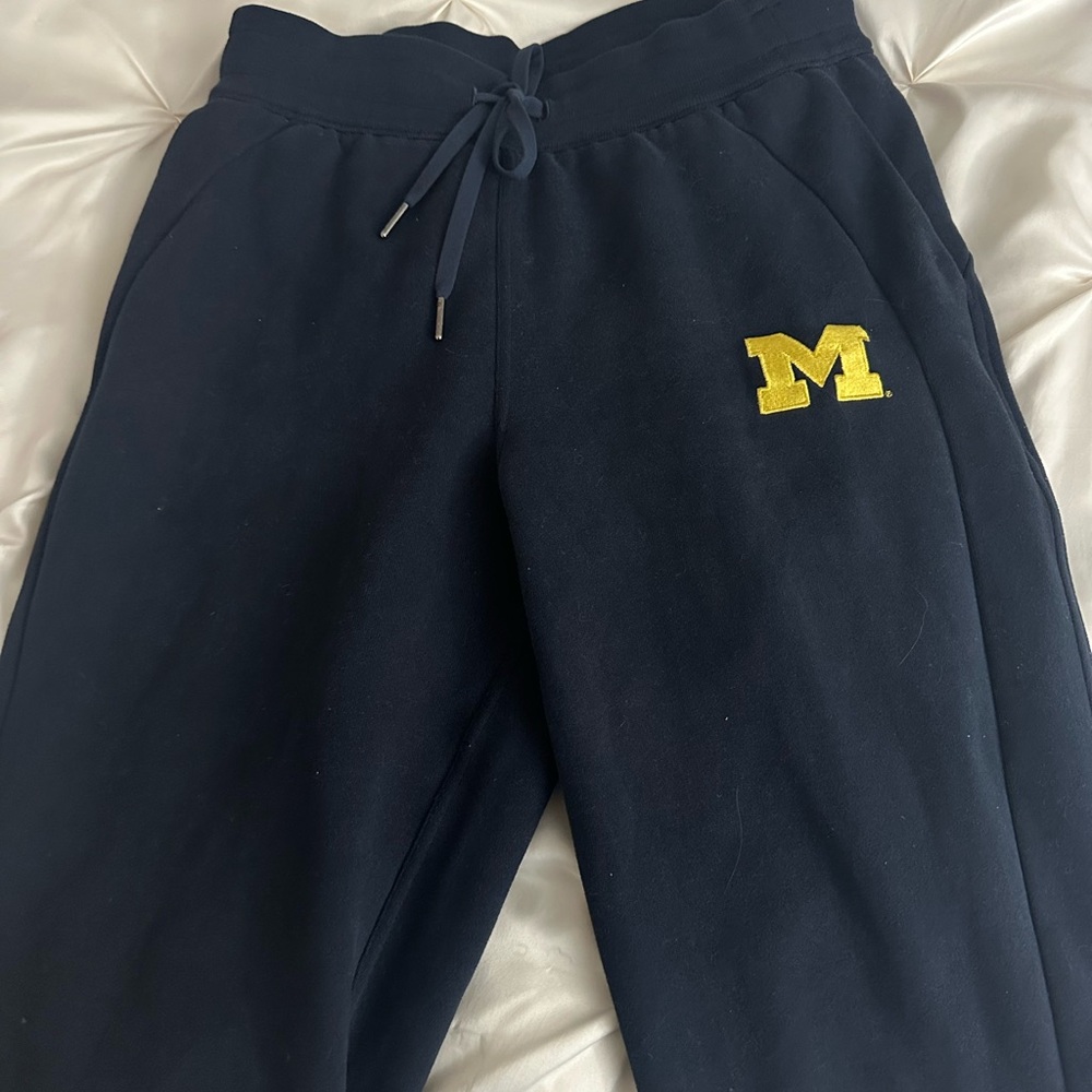 Michigan Lulu lemon joggers